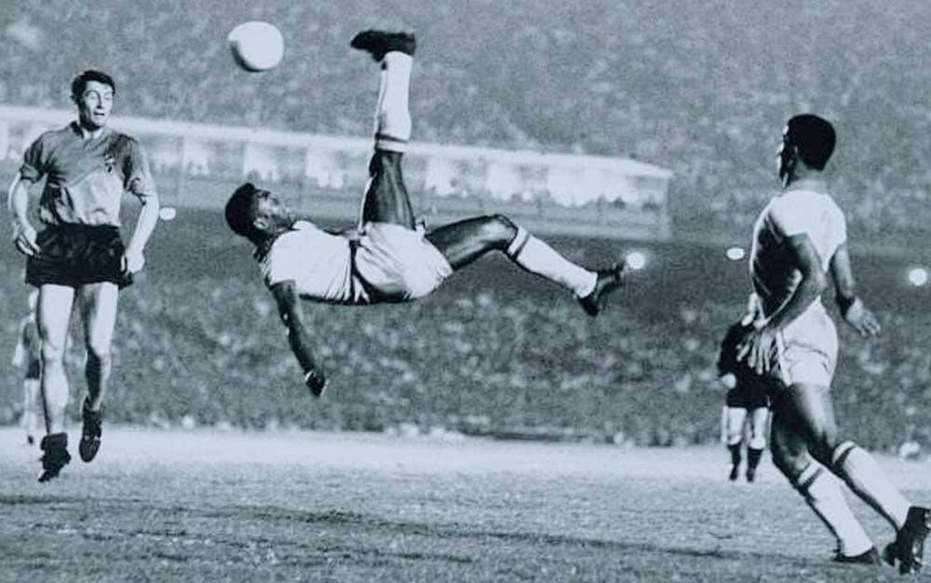 pele-overhead-kick-xlarge.jpg