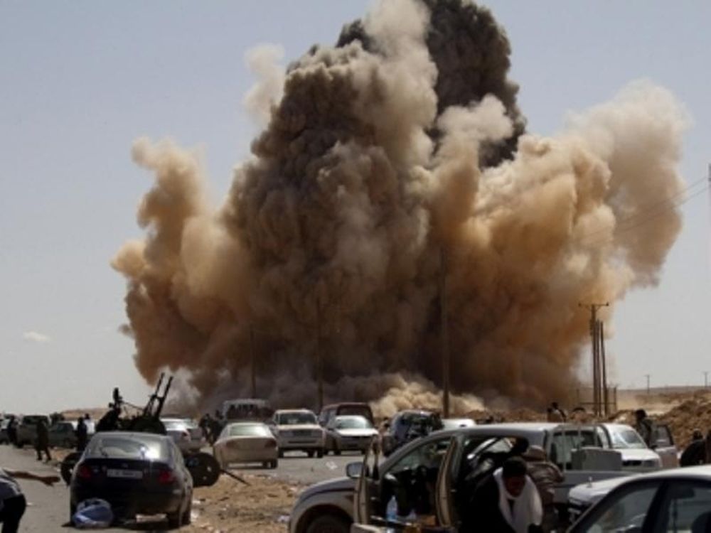 Σφοδροί βομβαρδισμοί στη Λιβύη