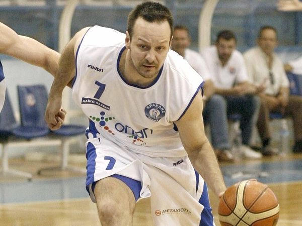 Συνεχίζουν δύο στη Λαμία