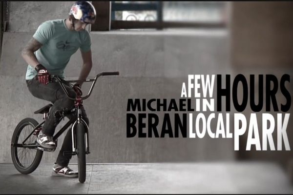 Ο Michael Beran στο τοπικό skatepark...
