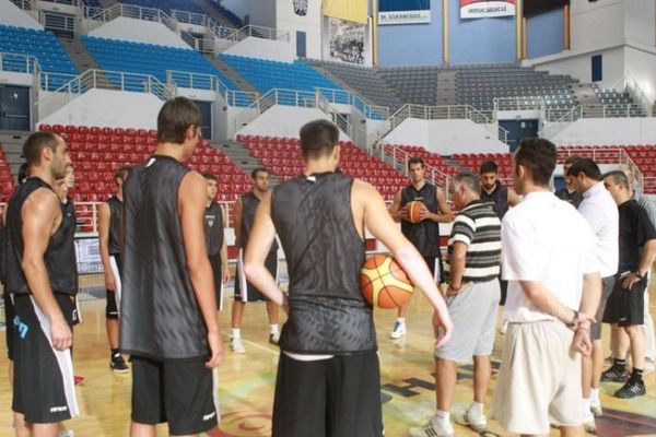 «Βουνό» τα προβλήματα στον ΠΑΟΚ