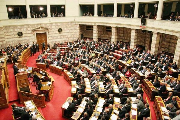 Με… στυλ αθλητικό στη βουλή (photos)