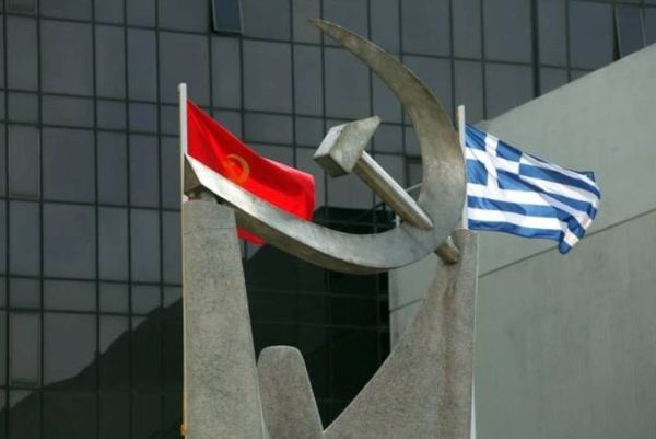 ΚΚΕ: Ωμός εκβιασμός το δημοψήφισμα της Μέρκελ