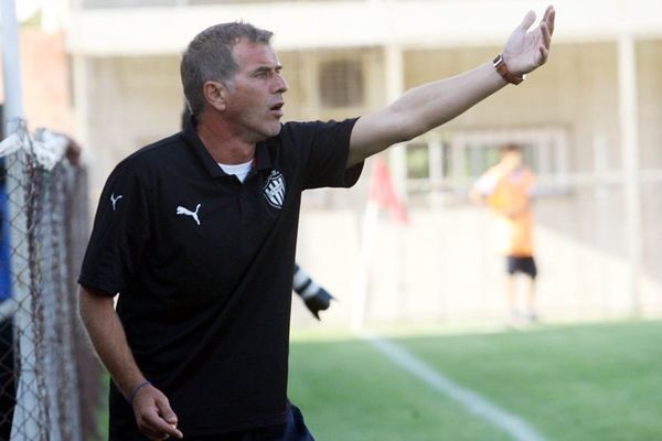 Μένει στην Καλαμάτα ο Μπένος