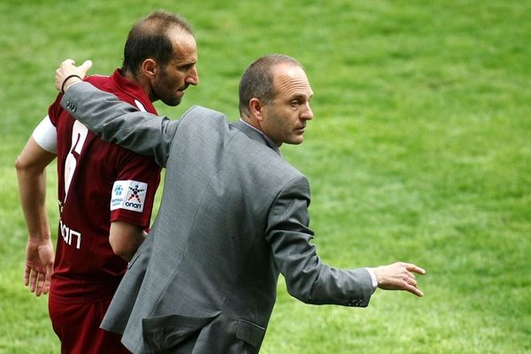 Τα λέει με Νεμπεγλέρα ο Λιόντος στην ΑΕΛ