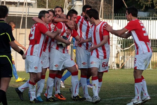 Επαφές με παίκτες στον Εθνικό Αστέρα