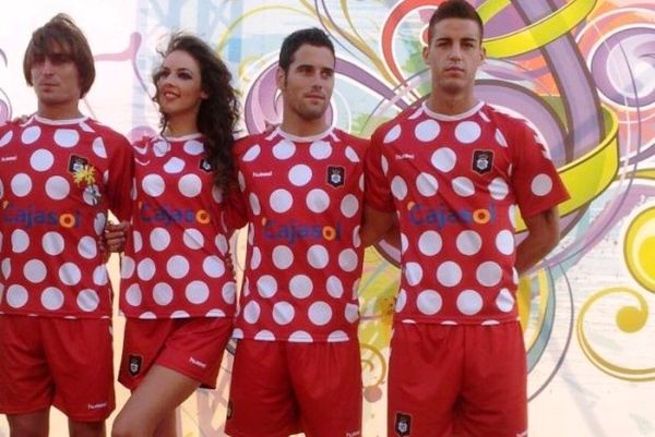 Σαν πασχαλίτσα η εμφάνιση της Ουέλβα (photos)