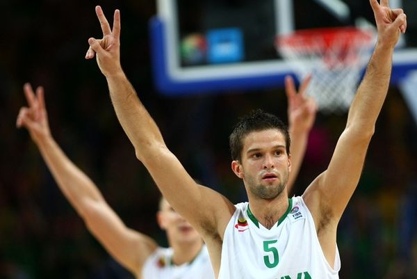 Καλνιέτις: «Ανυπομονώ να αγωνιστώ με τη Λοκομοτίβ»