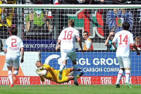 «Καθάρισε» η Άουγκσμπουργκ, 3-1 την Γκρόιτερ (video)