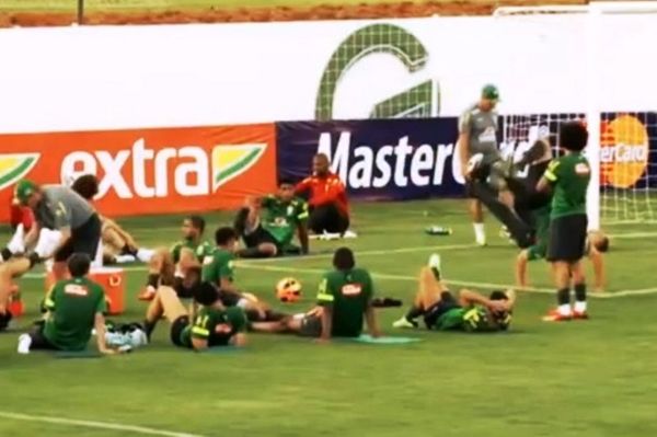 Βραζιλία: Μαθήματα Capoeira από Ερνάνες (video)