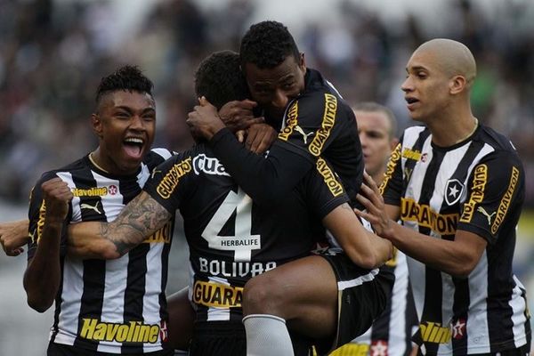 Brasileiro: «Διπλό» και κορυφή για Μποταφόγκο (videos)