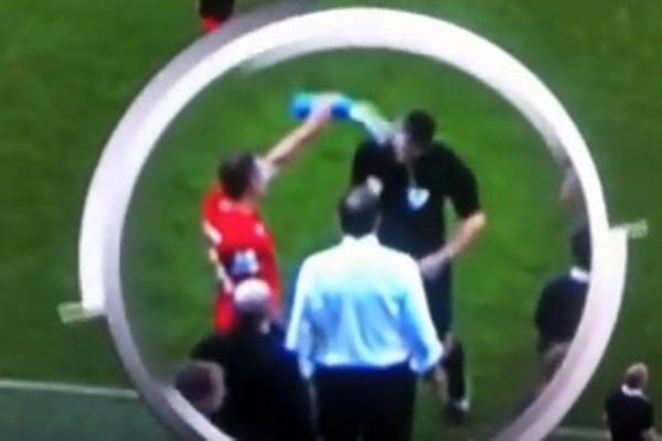 Κάρντιφ: Μπουγέλωσε τον διαιτητή με Σίτι ο Μπέλαμι! (video)