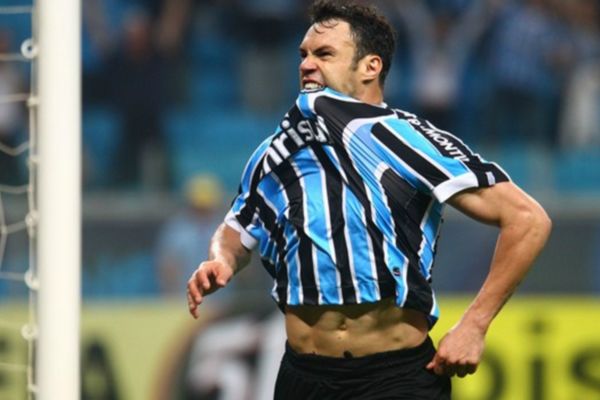 Brasileiro: Προχωρούν Γκρέμιο και Παραναένσε (videos)