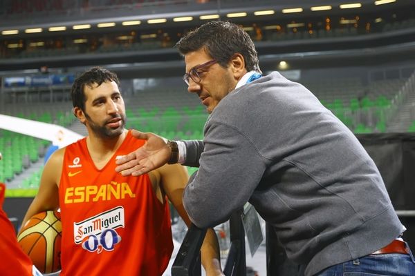 Ισπανία: Τα είπαν Κατσικάρης – Μούμπρου (video)