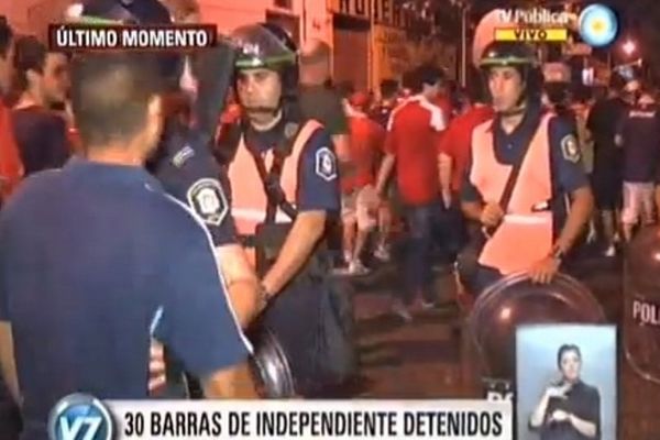 Αργεντινή: Αναβολή αγώνα, όπλα και συλλήψεις (video)