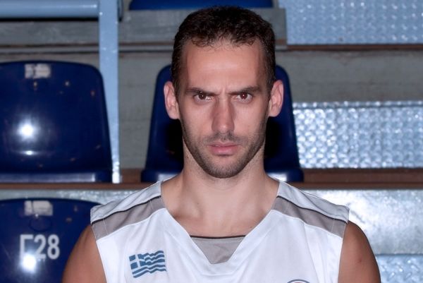 Φούντας: «Να σκύψουμε το κεφάλι»