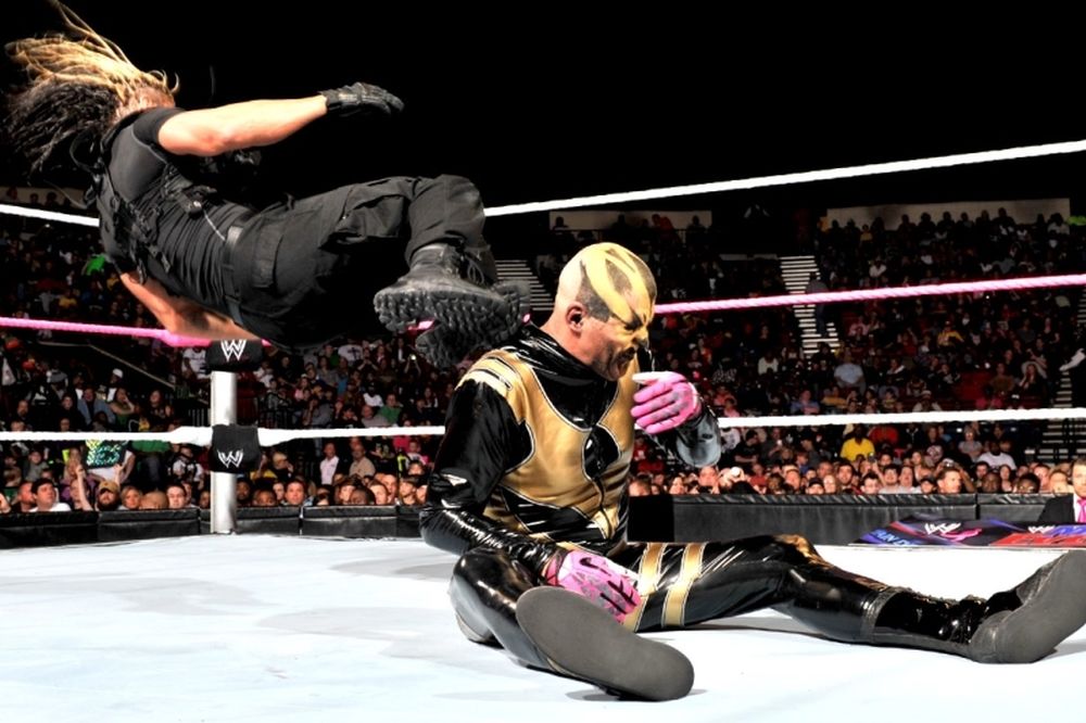 Main Event: Μερική εκδίκηση από Rollins (photos+videos)