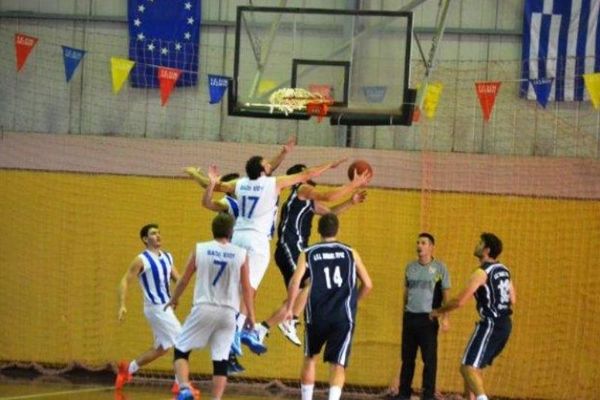 Παπάδος Γέρα: «Όρθιος» στη Χίο