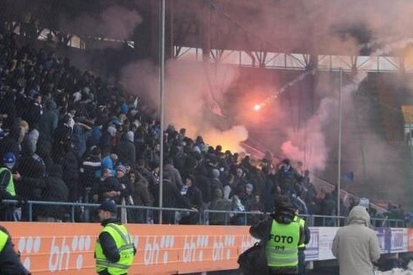Βοσνία: «Εμπόλεμη ζώνη» σε γήπεδο (video)
