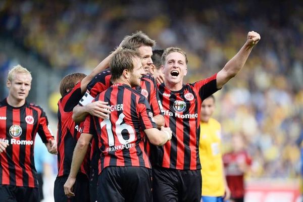 Ξέφυγε η Άιντραχτ, 3-0 την Μπραουνσβάιγκ (video)