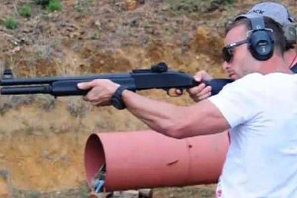 Όσκαρ Πιστόριους: Πυροβολεί με το όπλο που σκότωσε τη φίλη του! (video)