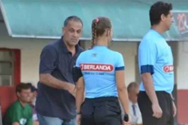 Βραζιλία: Προπονητής αποκάλεσε «γκόμενα» γυναίκα επόπτη! (video)