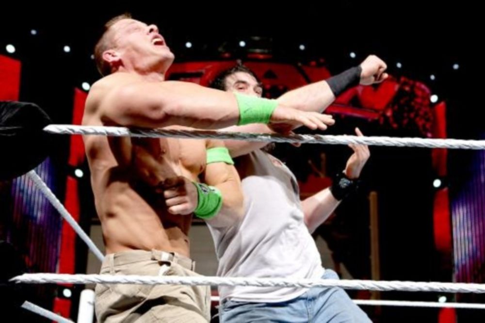 Raw SuperShow: Απτόητος ο Cena (photos+videos)