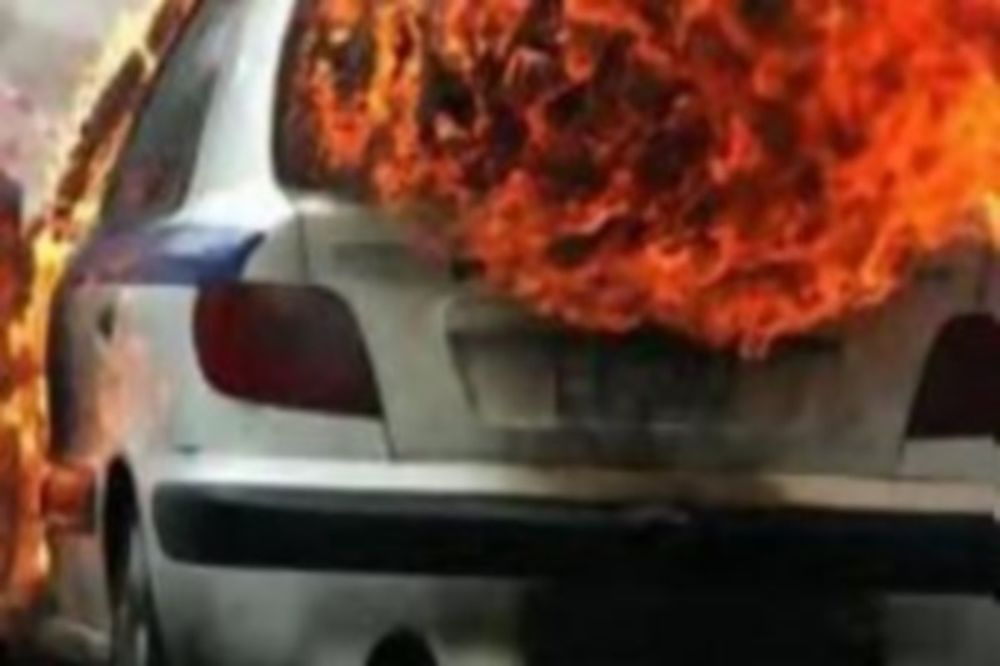 ΠΑΟΚ-Παναθηναϊκός: Στις φλόγες περιπολικό έξω από το ΟΑΚΑ!