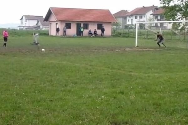 Σερβία: Τι το θες το Πανένκα στα... κατσικοχώρια! (video)