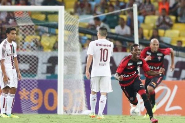 Brasileiro: «Χτύπημα» του Μαρκίνιος στη Φλουμινένσε (videos)