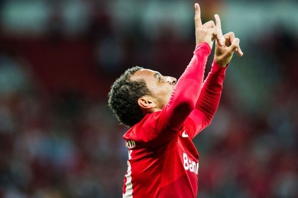 Brasileiro: «Ζωγραφιές» από Άλαν Πάτρικ (videos)