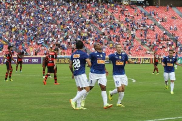 Brasileiro: Προβάδισμα για Κρουζέιρο (videos)