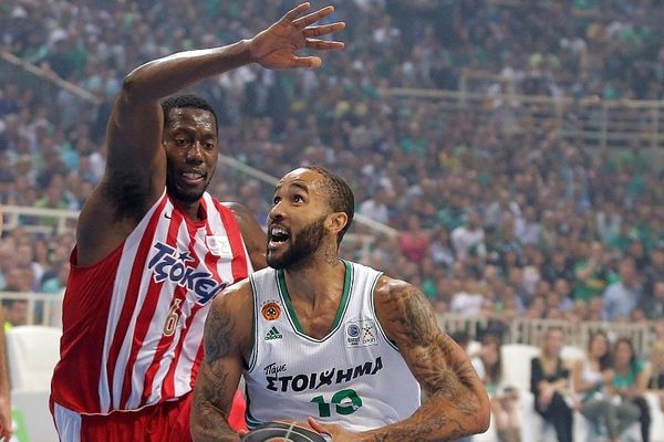 Ράιτ: «Πρωταθλητές Ελλάδας μ.....!» (tweet)