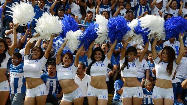 Mundial 2014: Σκίζει η Ονδούρα …εκτός αγωνιστικού χώρου (photos)