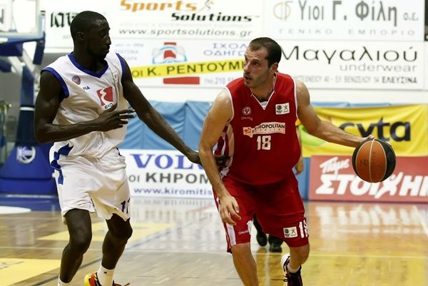 Νέα Κηφισιά: Ανανέωσε ο Κακιούζης