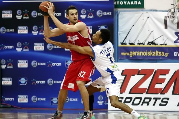 Νέα Κηφισιά: Ανανέωσε με Ψαθά