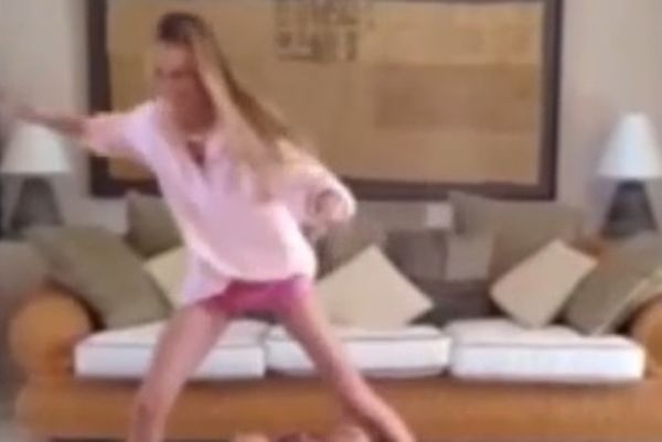 Κάρλες Πουγιόλ: Και σε βίντεο η... ιδιαίτερη γυμναστική με τη Βανέσα (video)