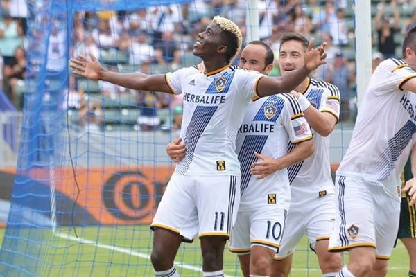 MLS: Αρχοντική εμφάνιση από Γκάλαξι (videos)