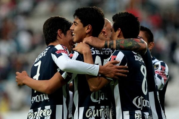 CONCACAF Champions League: Εύκολη νίκη για Πατσούκα (videos)