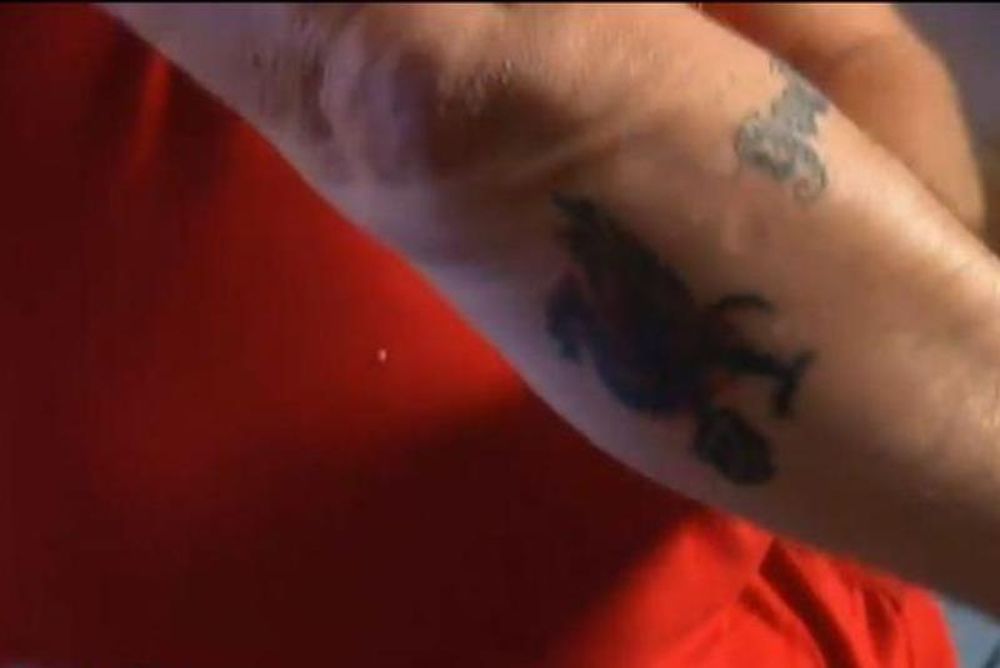 Λίβερπουλ: Το τατουάζ YNWA τον έσωσε από καρχαρίες (video)