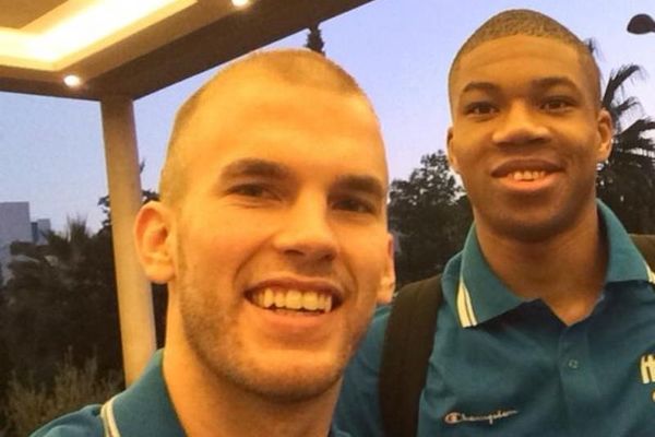 Mundobasket 2014: Ο Καλάθης και ο... Πιρς Μπρόσναν (video)