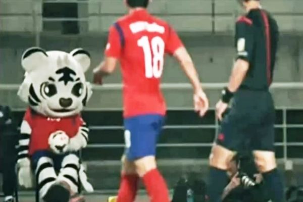 Θύμισε Ριβάλντο η μασκότ της Νοτίου Κορέας (videos)