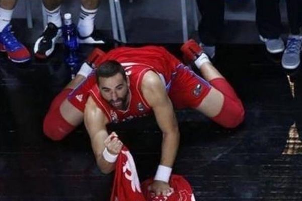 Μουντομπάσκετ 2014: Η... σέξι πόζα της Νίκι Μινάζ από τον... Ράσκο Κάτιτς (photo)