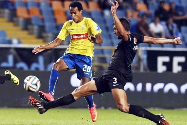 Έδειξε χαρακτήρα η Εστορίλ, 2-2 με Ακαδέμικα