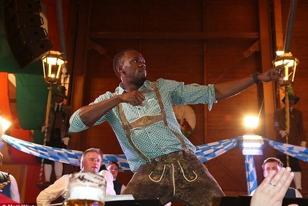 Σόου Μπολτ στην… Οκτόμπερφεστ (photos)
