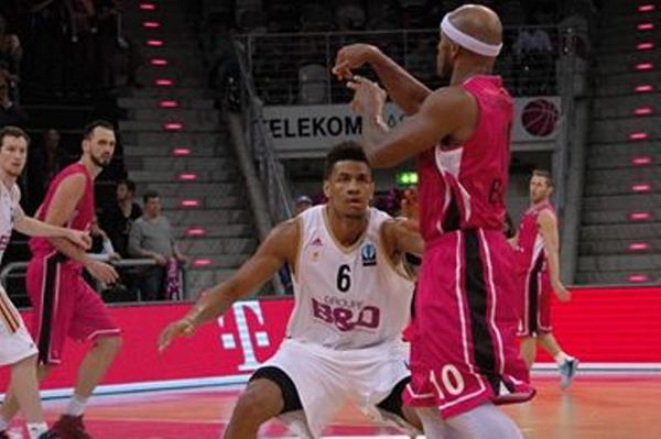 Στρασμπούρ: Τρία τρίποντα σε 19 δευτερόλεπτα για να πάρει το ματς (video)