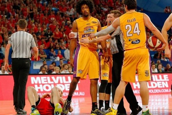 Αυστραλία: Η τιμωρία του Τσίλντρες για την μπουνιά (video)