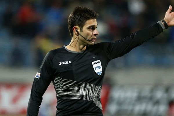 Σπάθας: Ντου στα γραφεία στην Αμφιάλη