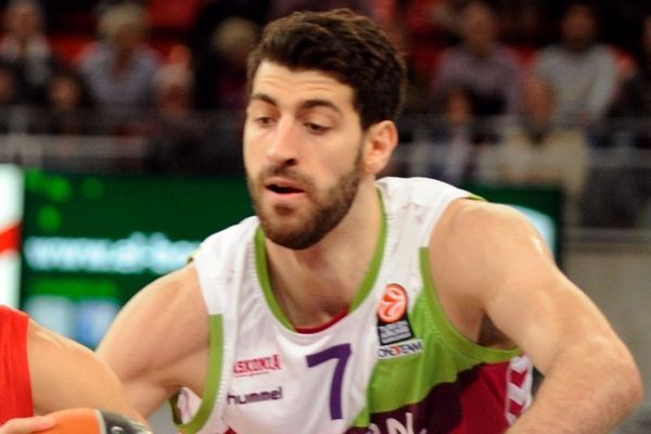 Σενγκέλια: «Παίξαμε ως ομάδα απέναντι στον Ολυμπιακό»