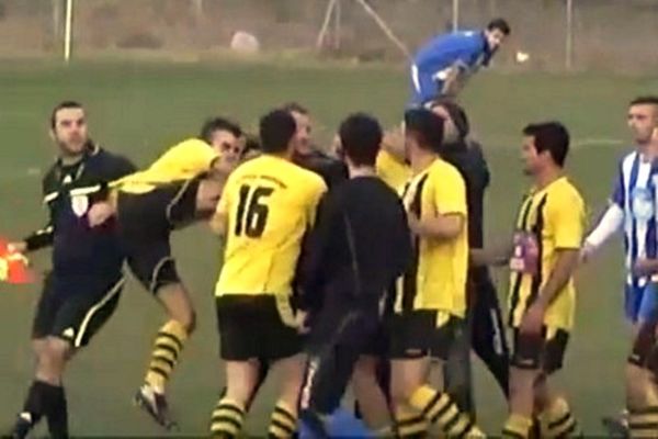 Έδειραν διαιτητή σε τοπικό στη Φθιώτιδα (video)